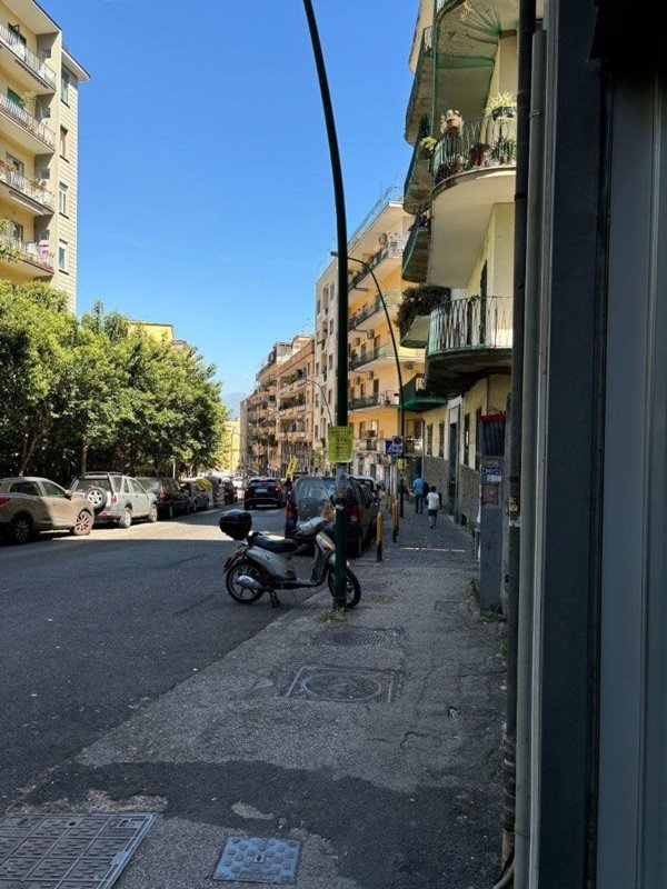 locale commerciale in affitto a Napoli in zona Arenella