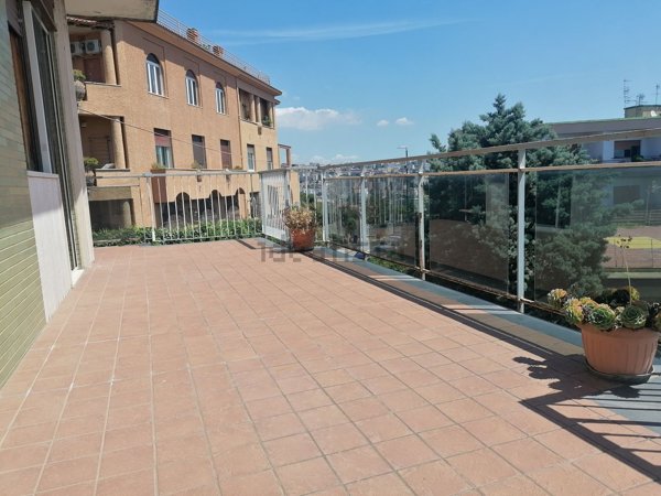 appartamento in affitto a Napoli in zona Chiaia