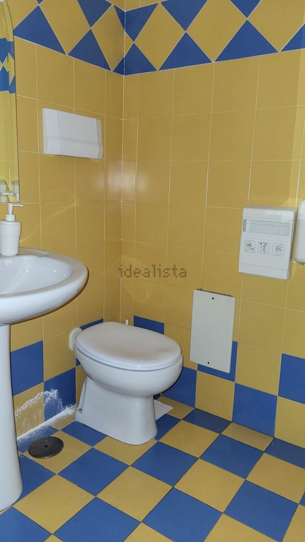 negozio in affitto a Napoli in zona Bagnoli