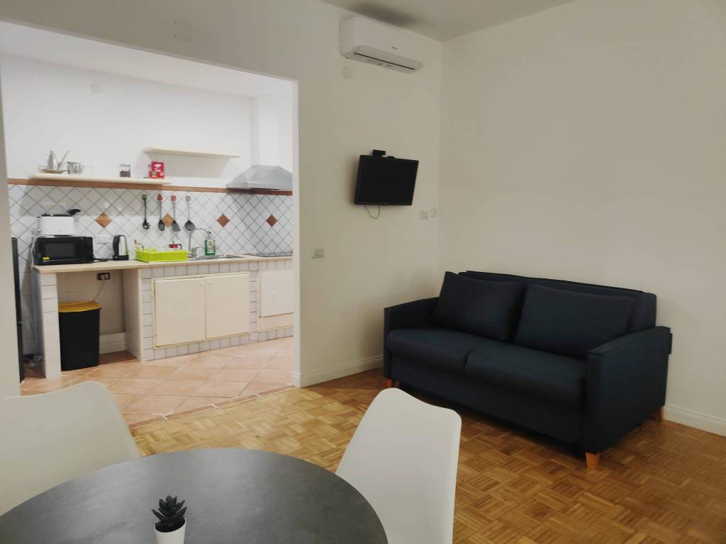 appartamento in affitto a Napoli in zona Chiaia