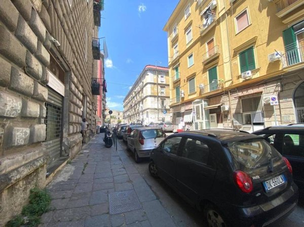 negozio in affitto a Napoli