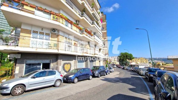 negozio in affitto a Napoli in zona Vomero