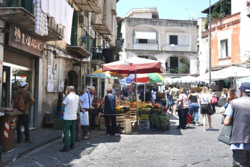 locale commerciale in affitto a Napoli in zona Vomero