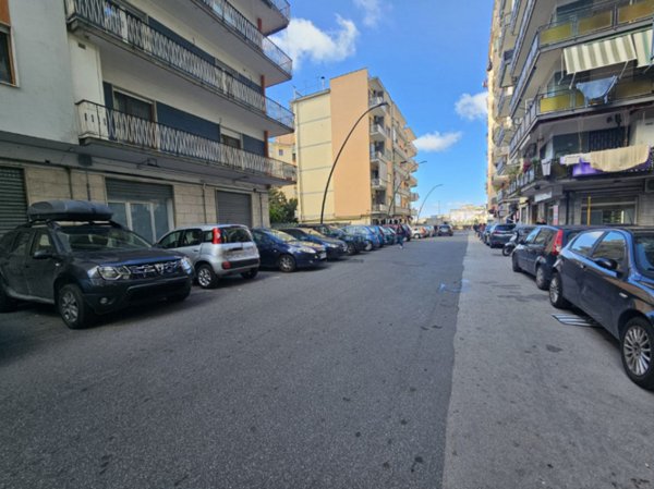 negozio in affitto a Napoli in zona Fuorigrotta
