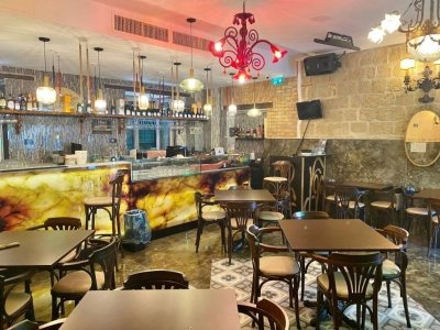negozio in affitto a Napoli in zona Chiaia