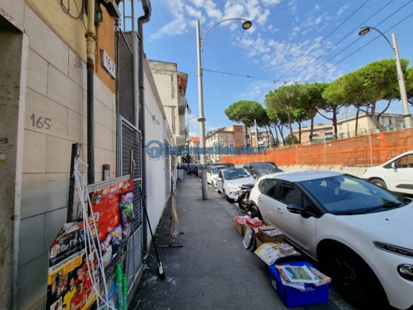 negozio in affitto a Napoli in zona Capodimonte / Colli Aminei