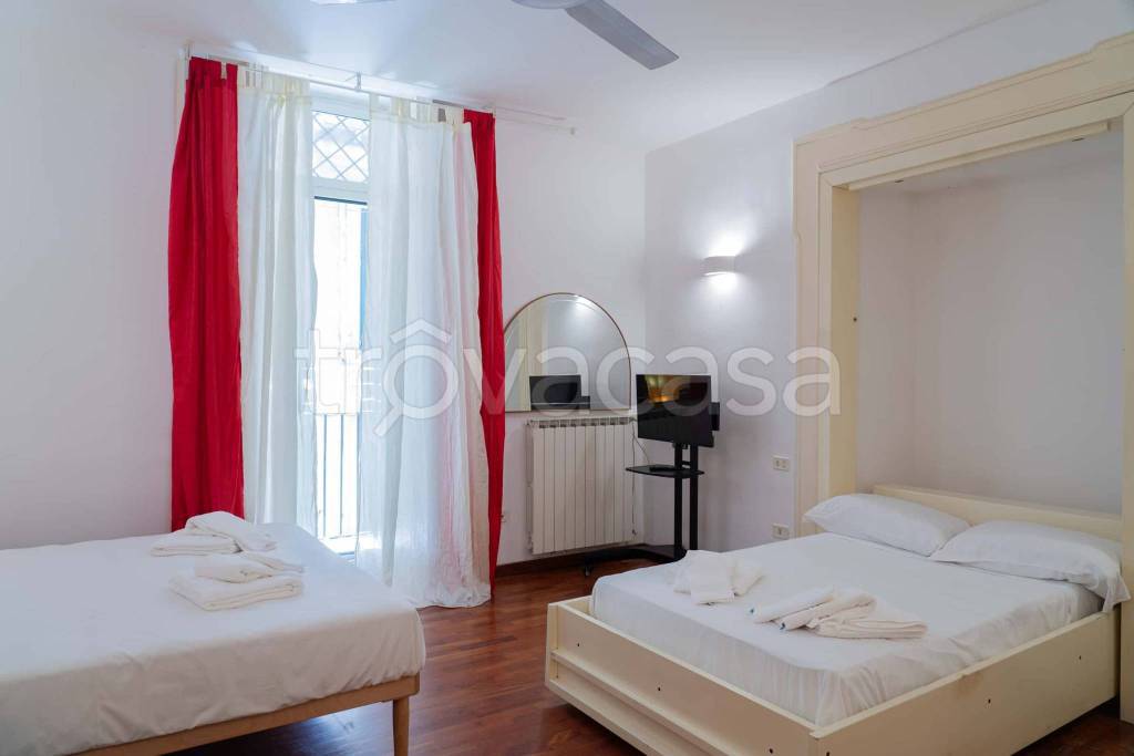 appartamento in affitto a Napoli in zona Chiaia