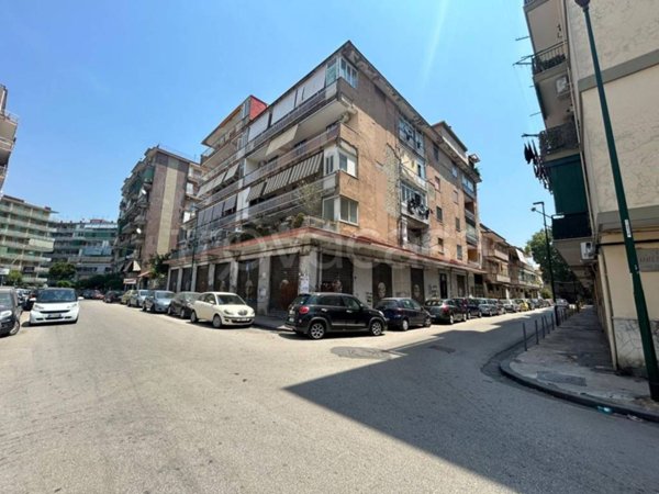 negozio in affitto a Napoli in zona Secondigliano