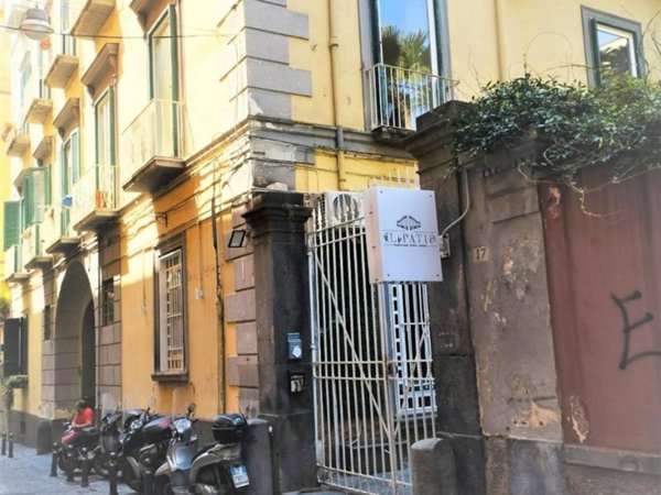 appartamento in affitto a Napoli in zona Chiaia