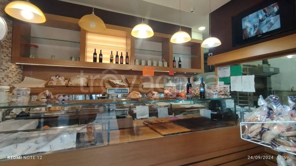 locale commerciale in affitto a Napoli in zona Bagnoli