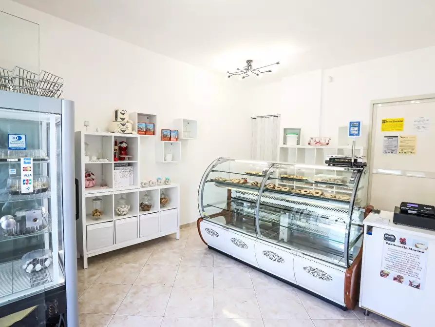 negozio in affitto a Napoli