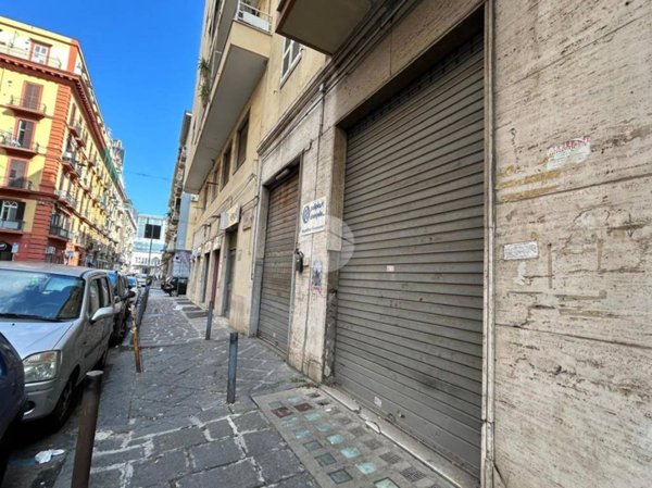 negozio in affitto a Napoli