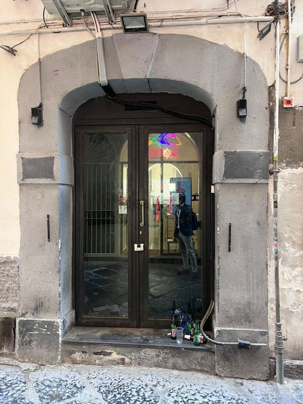 locale commerciale in affitto a Napoli in zona Chiaia