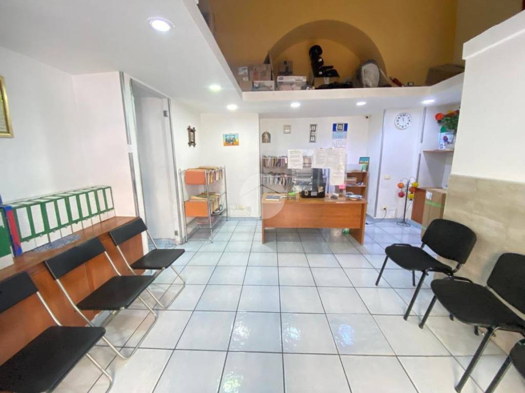 negozio in affitto a Napoli