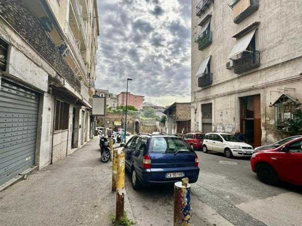 monolocale in affitto a Napoli in zona San Carlo all'Arena
