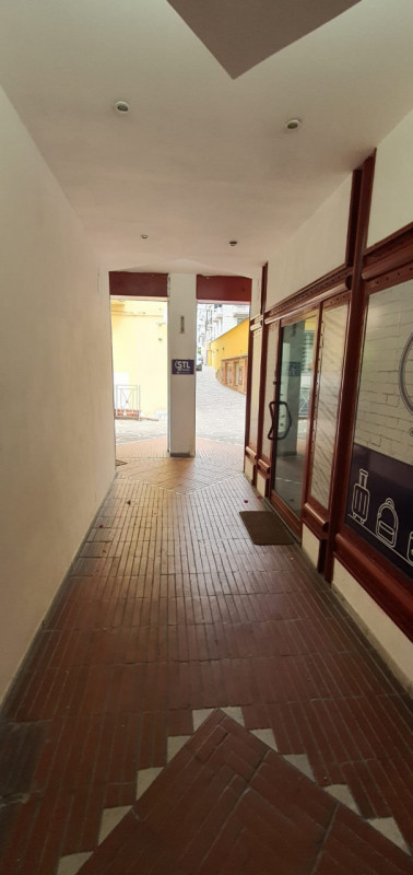 locale di sgombero in affitto a Napoli in zona Vomero