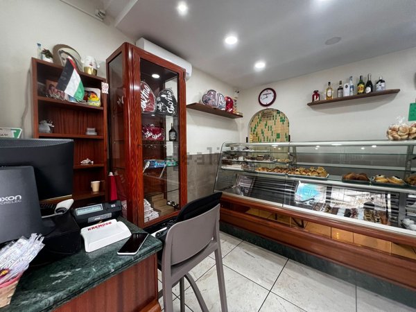 negozio in affitto a Napoli in zona Capodimonte / Colli Aminei
