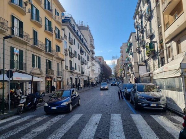 negozio in affitto a Napoli in zona Vomero