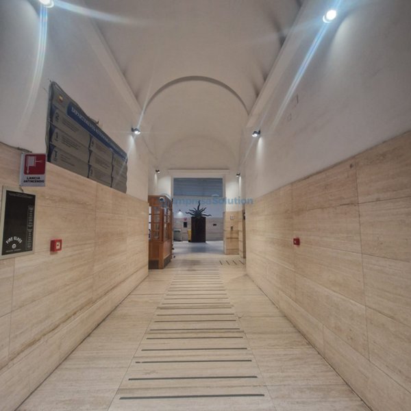 locale di sgombero in affitto a Napoli in zona Porto