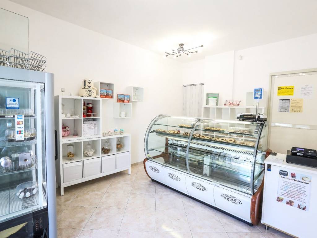 negozio in affitto a Napoli in zona Camaldoli