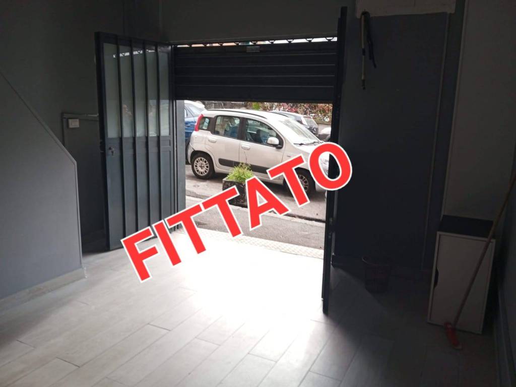 negozio in affitto a Napoli in zona Soccavo