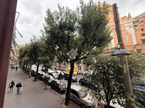 negozio in affitto a Napoli in zona Stella