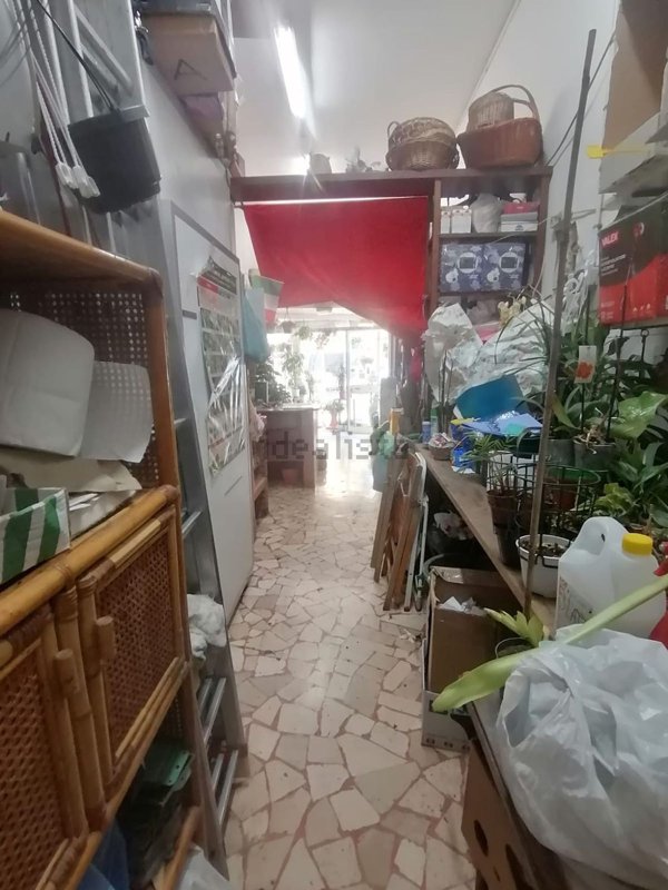 locale commerciale in affitto a Napoli in zona Arenella