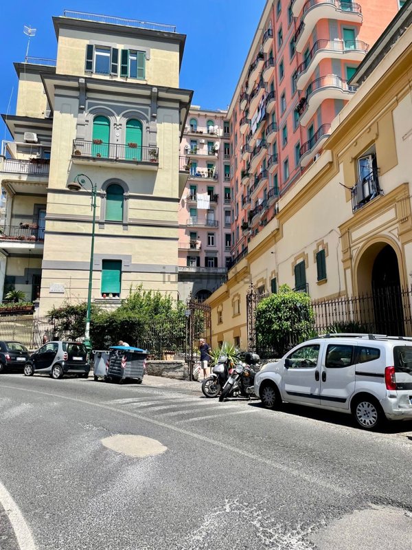 appartamento in affitto a Napoli in zona Chiaia
