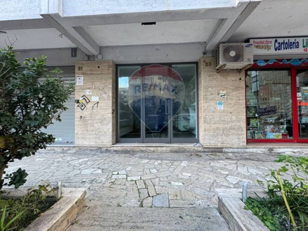 negozio in affitto a Napoli in zona Capodimonte / Colli Aminei
