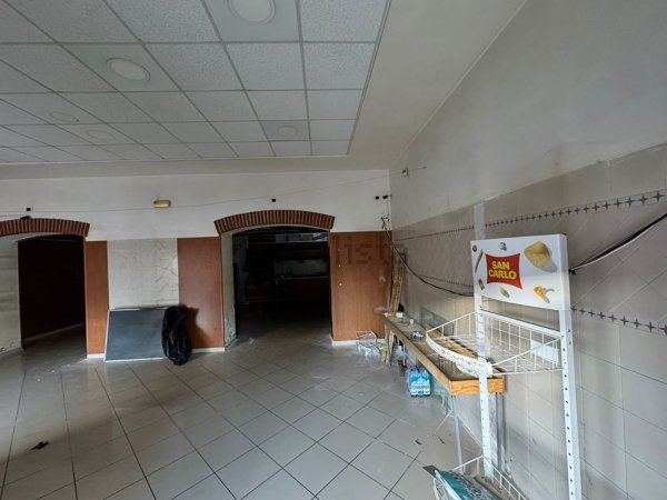 locale commerciale in affitto a Napoli in zona Soccavo