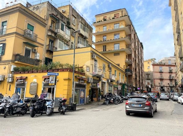 negozio in affitto a Napoli in zona Vomero
