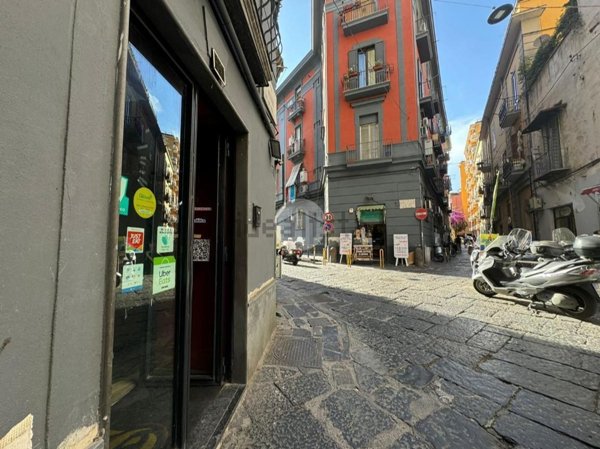 negozio in affitto a Napoli in zona Vomero