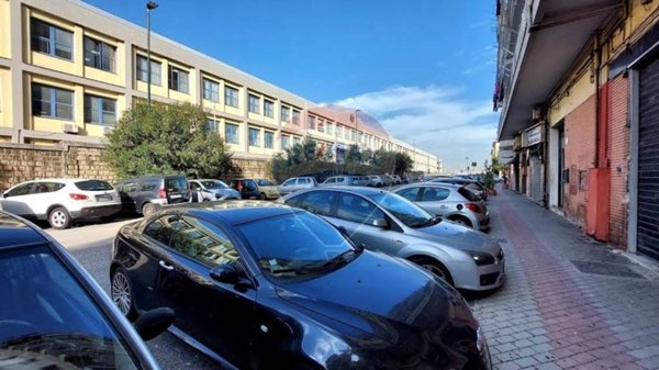 locale commerciale in affitto a Napoli in zona Mercato