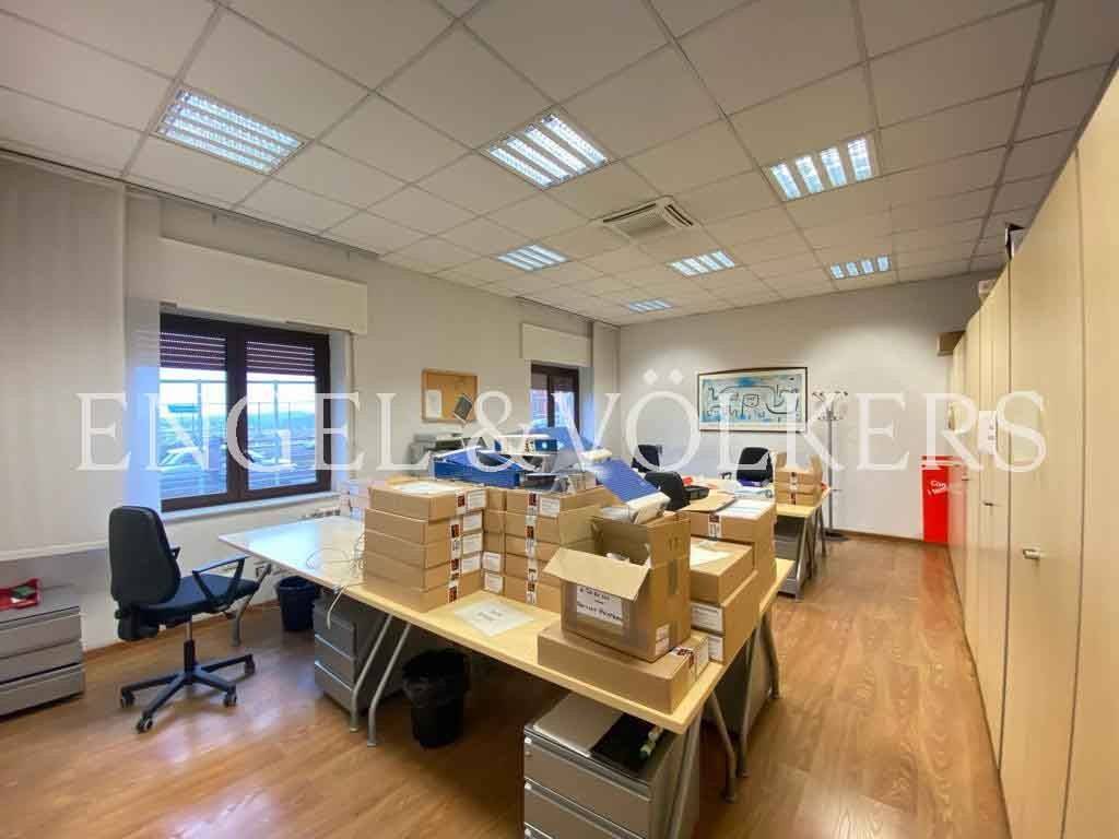 negozio in affitto a Napoli