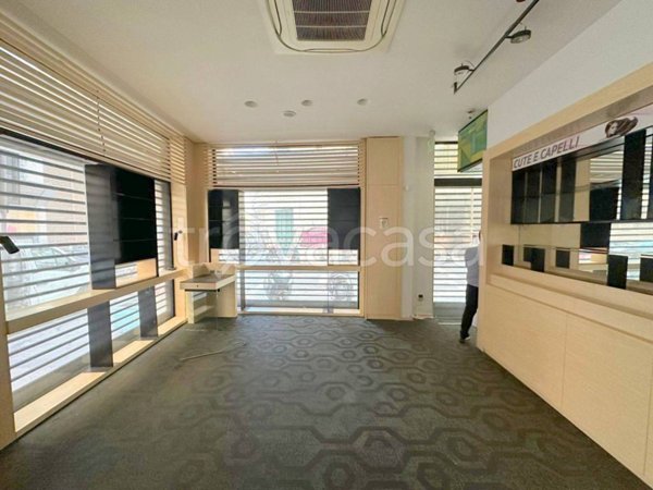 negozio in affitto a Napoli in zona Montecalvario