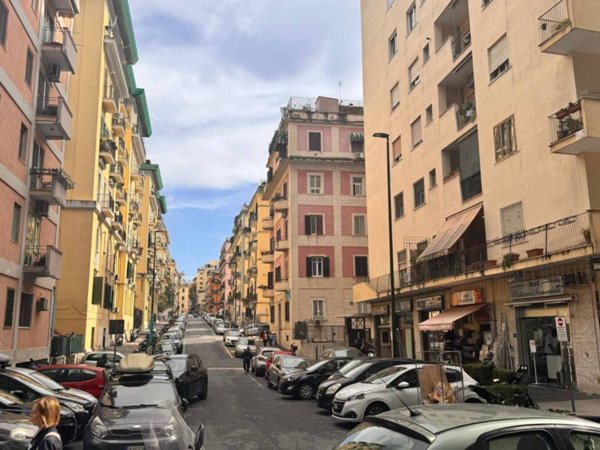 negozio in affitto a Napoli in zona Vomero