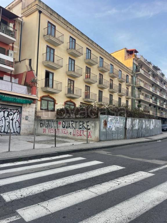 negozio in affitto a Napoli in zona Barra