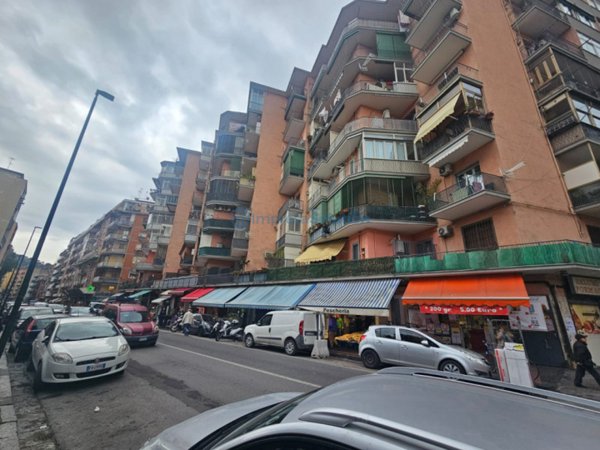 negozio in affitto a Napoli in zona Fuorigrotta