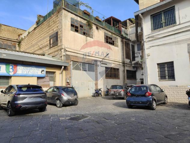 negozio in affitto a Napoli in zona Vicaria