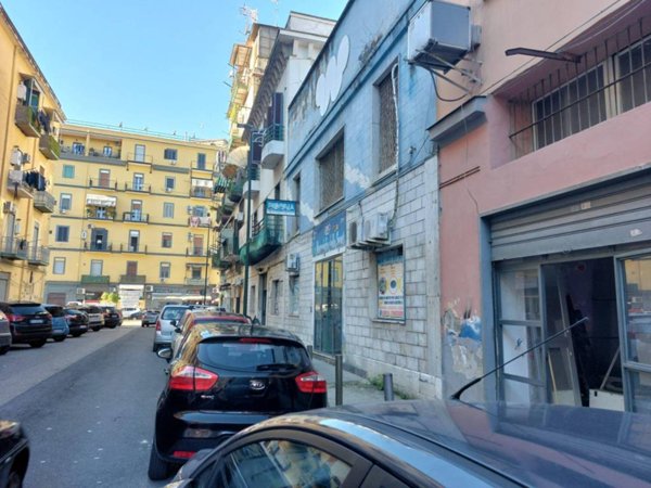 negozio in affitto a Napoli