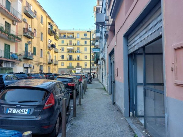 negozio in affitto a Napoli