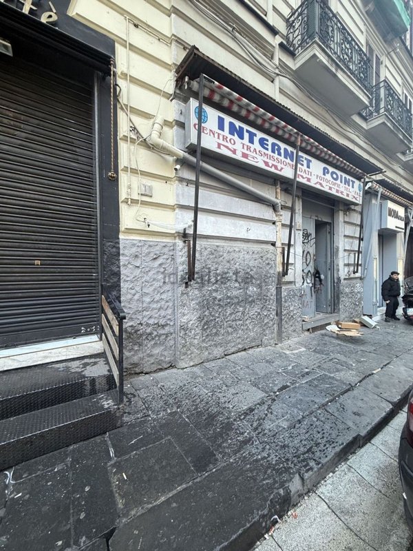 locale commerciale in affitto a Napoli in zona Pendino / San Giuseppe
