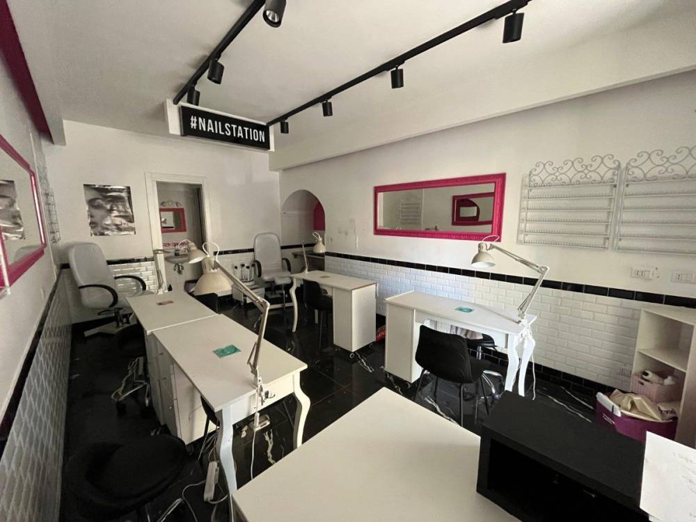 negozio in affitto a Napoli in zona Vomero