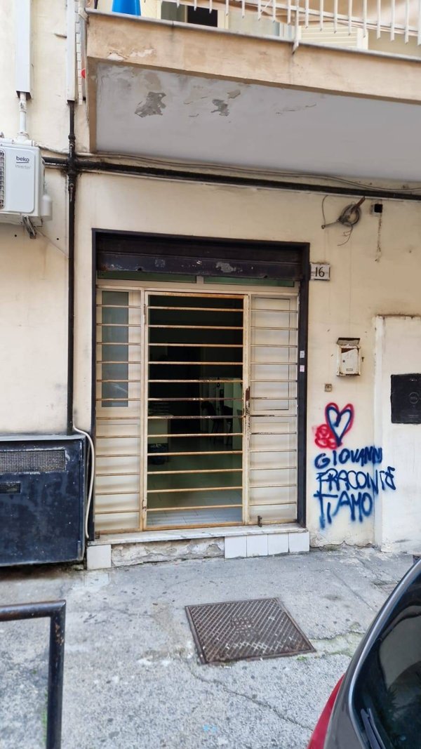 locale commerciale in affitto a Napoli in zona Pianura