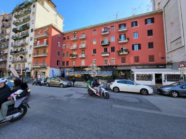 locale commerciale in affitto a Napoli in zona Fuorigrotta