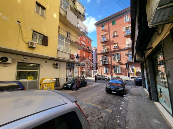 locale commerciale in affitto a Napoli in zona Fuorigrotta