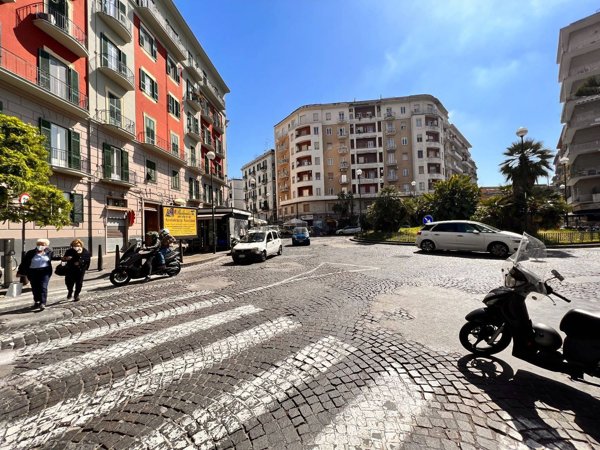negozio in affitto a Napoli in zona Arenella