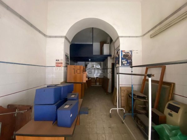 locale commerciale in affitto a Napoli in zona Vicaria