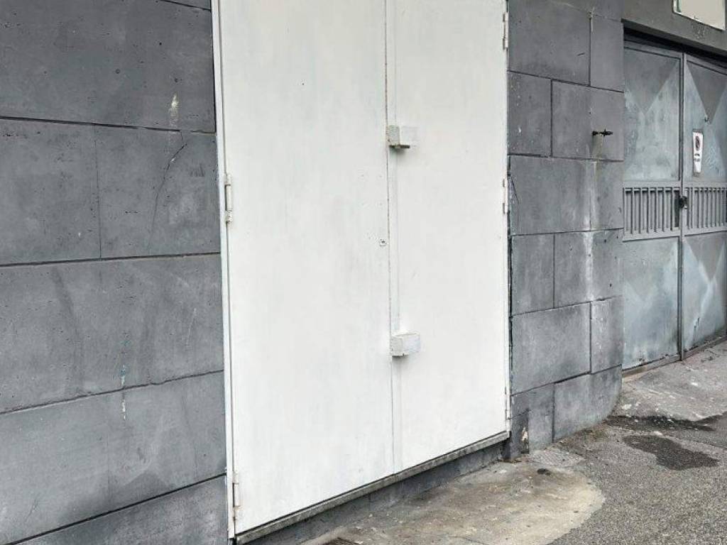 negozio in affitto a Napoli in zona Vomero