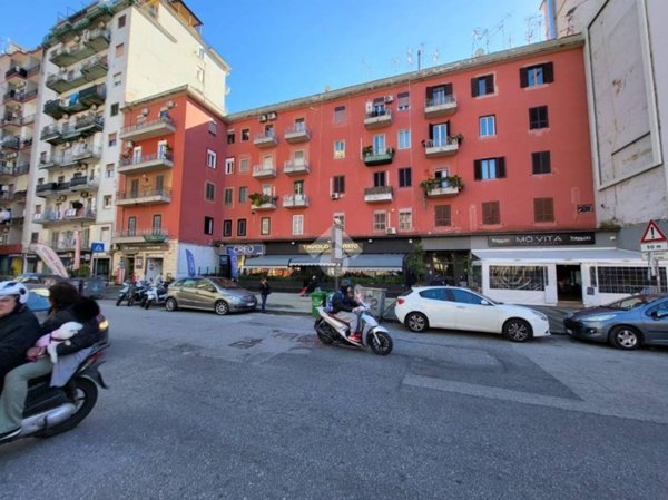 negozio in affitto a Napoli in zona Fuorigrotta